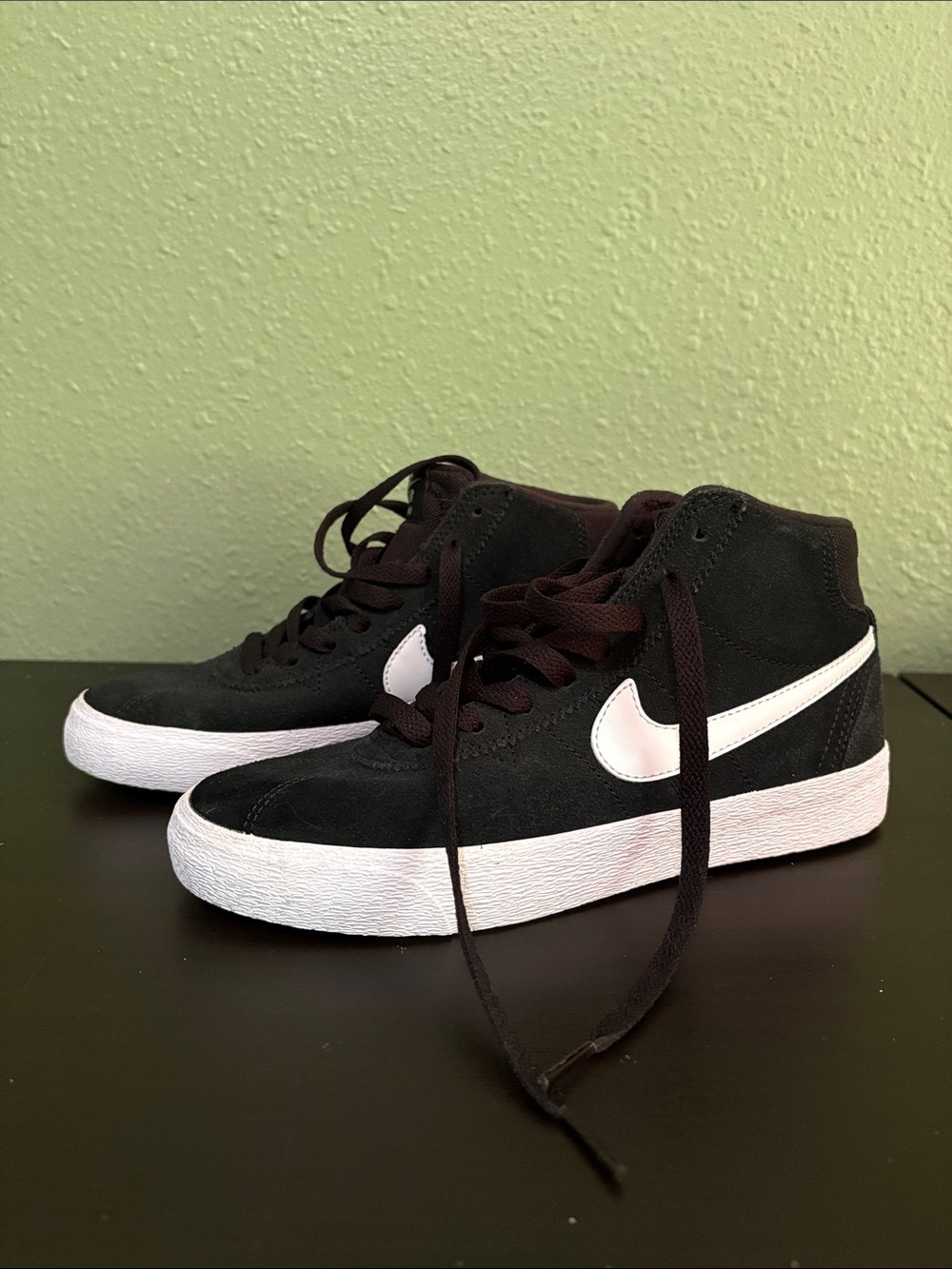 Nike Womens SB Bruin Mid Black Suede Sneakers